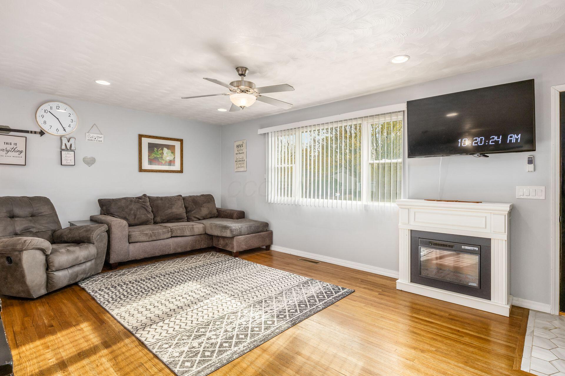 5112 Upton Road North Columbus, OH 43232 - Photo 13 of 36 Great Room