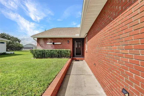 a view of a pathway with a backyard