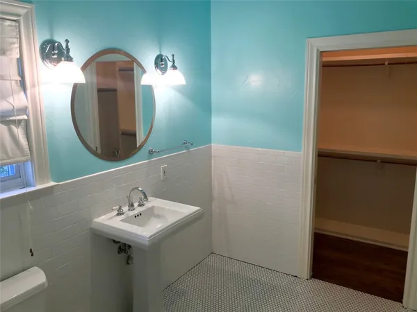 $1,800 | 915 East 39th Street, Unit B, Austin, TX 78751