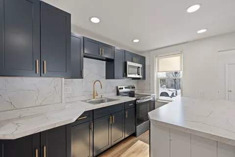 $2,500 | 122 Union Street, Unit B, Rockland, MA 02370