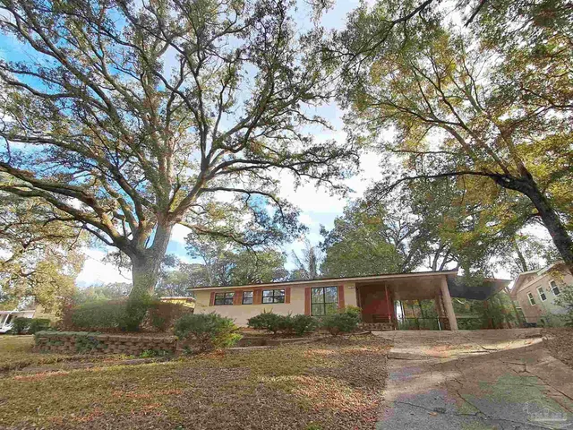 $1,600 | 4929 Springhill Drive, Pensacola, FL 32503