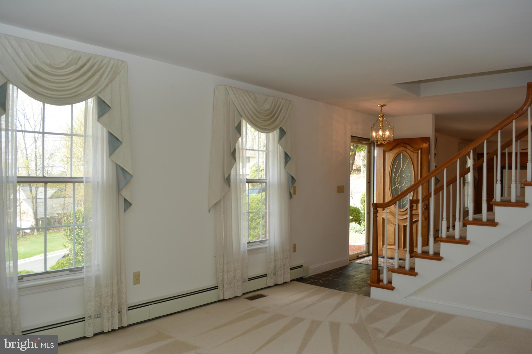 135 Gloucester Road Front Royal, VA 22630 - Photo 9 of 30 Living Room