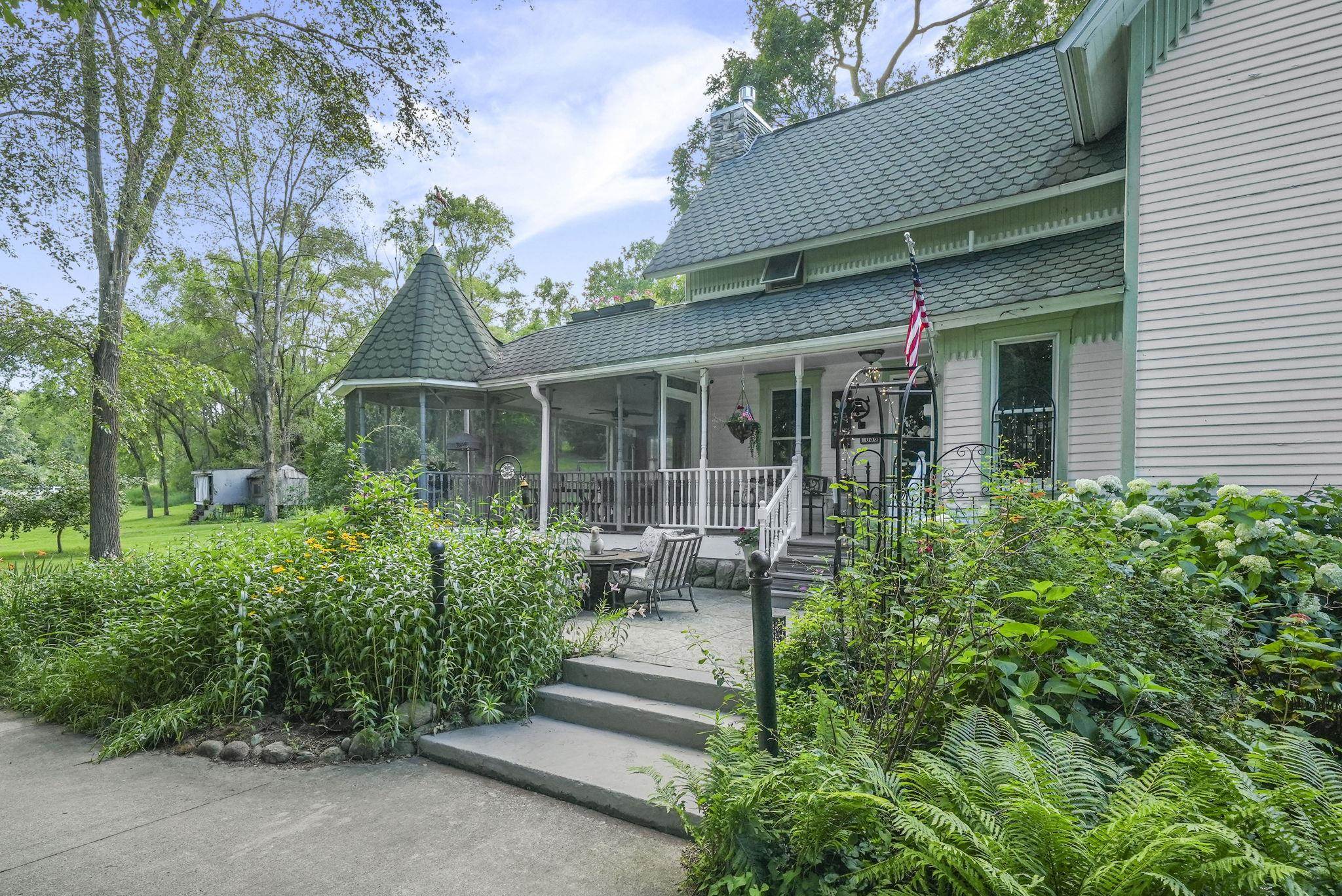1056 Smith Road Traverse City, MI 49696 - Photo 5 of 81