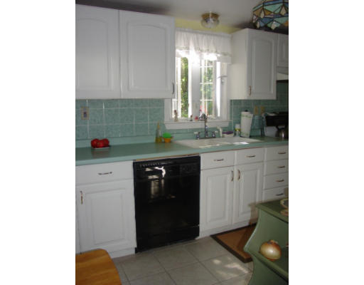 37 Carleton Road Leicester, MA 01542 - Photo 11 of 15 Gallery Image 11