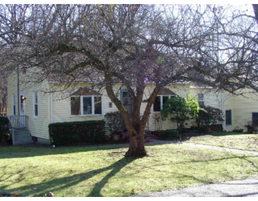 37 Carleton Road Leicester, MA 01542 - Photo 3 of 15 Gallery Image 3