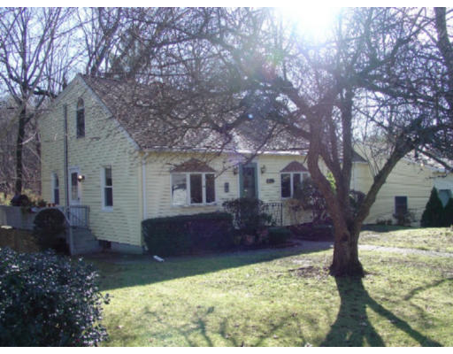 37 Carleton Road Leicester, MA 01542 - Photo 4 of 15 Gallery Image 4