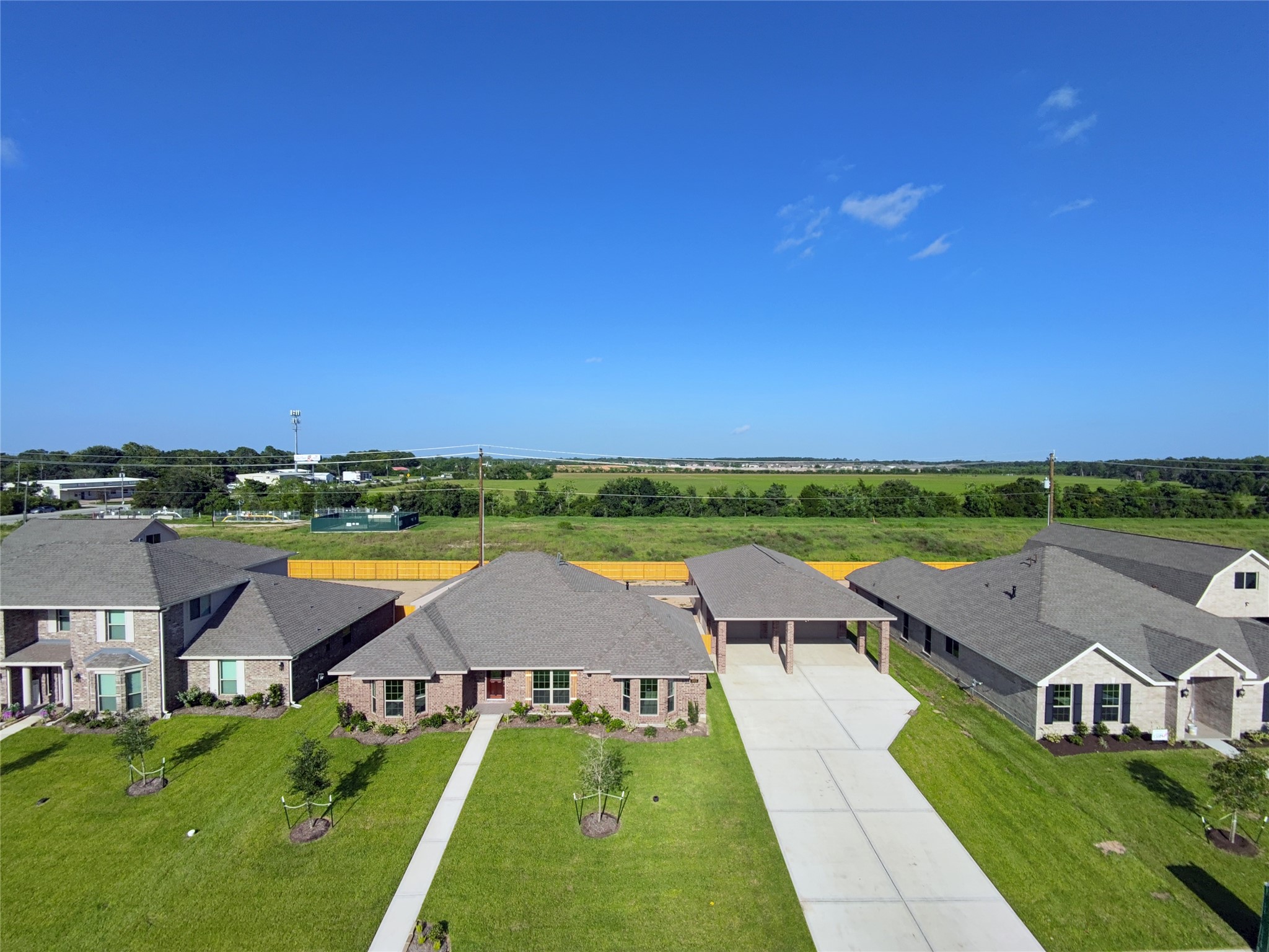 3805 Verde River Road Dickinson, TX 77539 - Photo 2 of 46 Gallery Image 2