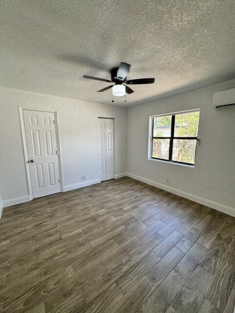 554 West 1st Street Riviera Beach, FL 33404 - Photo 8 of 11 9c93f074-05d0-478b-a38c-48fb21867976