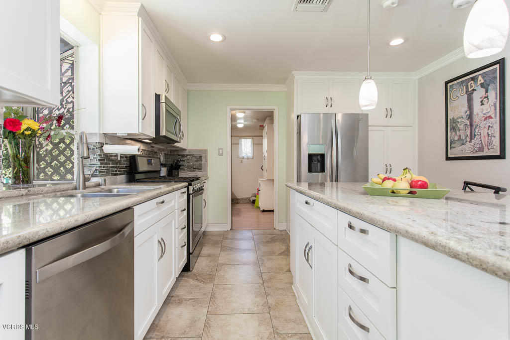 3607 Flood Street Simi Valley, CA 93063 - Photo 11 of 36 Kitchen