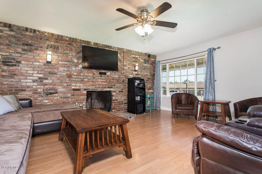 3607 Flood Street Simi Valley, CA 93063 - Photo 7 of 36 Living Room