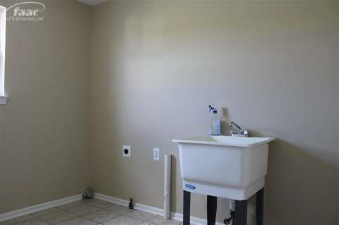 8180 Cook Road Swartz Creek, MI 48473 - Photo 10 of 30 20375304-9.JPG