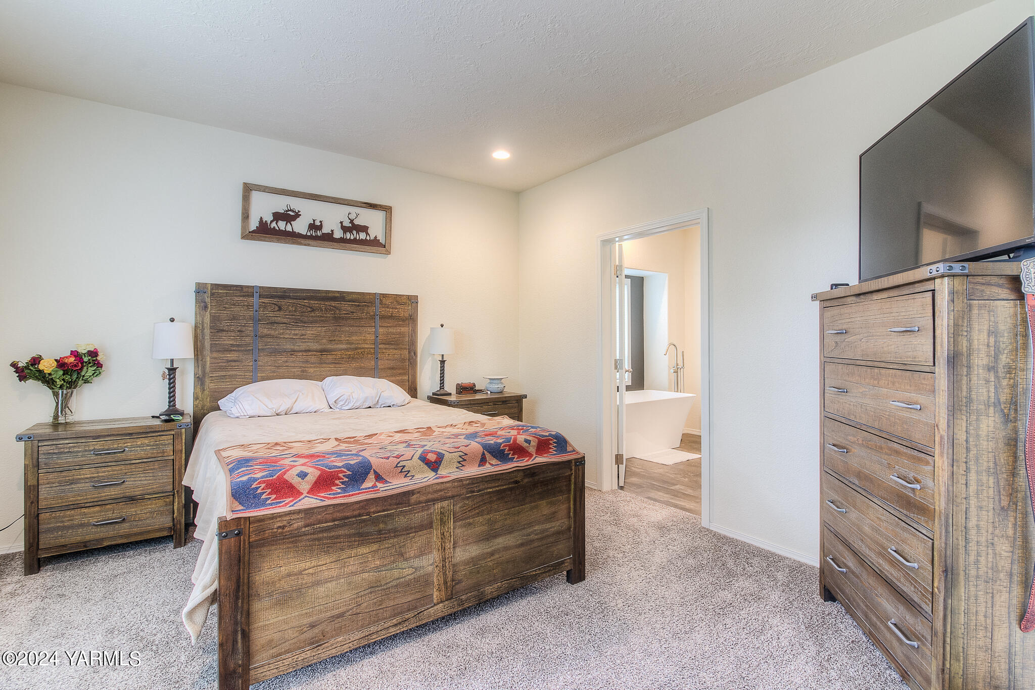 460 McPhee Road Naches, WA 98937 - Photo 23 of 39 Primary bedroom