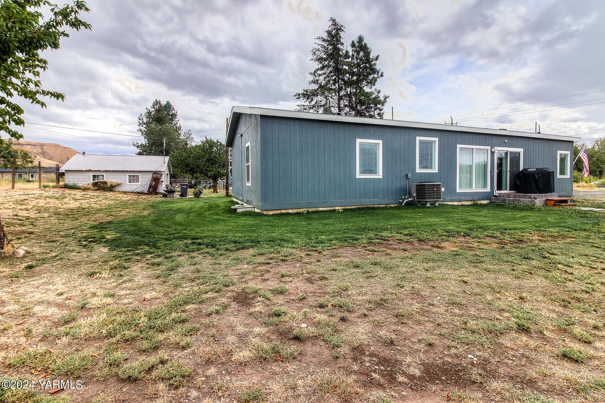 460 McPhee Road Naches, WA 98937 - Photo 4 of 39 43