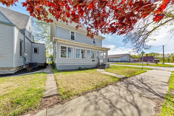 $270,000 | 727 2nd Street Northwest, Faribault, MN 55021