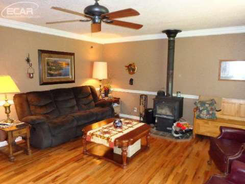 10398 South Duffield Road Montrose, MI 48457 - Photo 4 of 13 20449167-3.JPG
