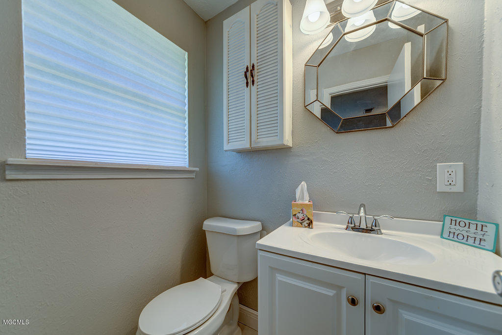 2143 Switzer Road Gulfport, MS 39507 - Photo 15 of 23 20170820-20170820-DSC_8901_2_3_4_5