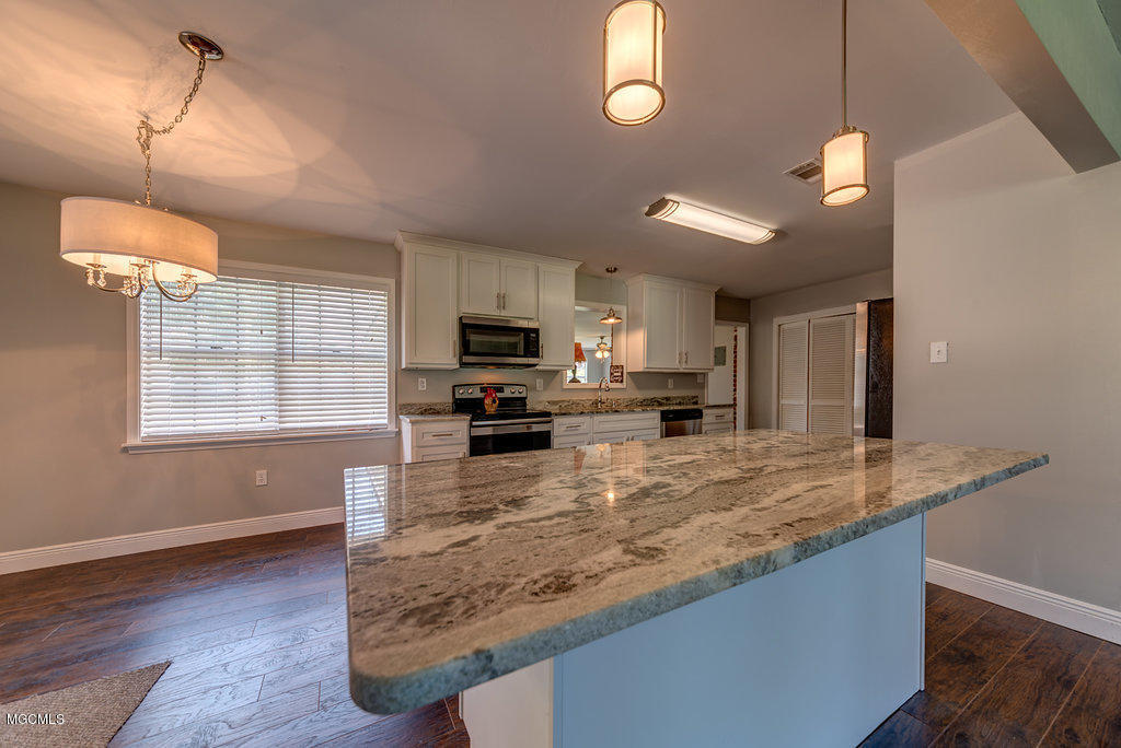 2143 Switzer Road Gulfport, MS 39507 - Photo 8 of 23 20170820-20170820-DSC_8979_80_81_82_83