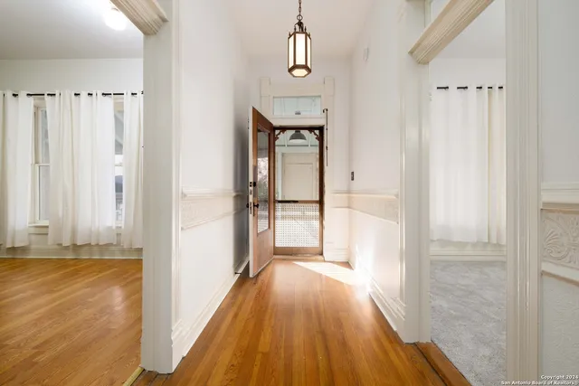 $2,850 | 142 West San Antonio Street, New Braunfels, TX 78130