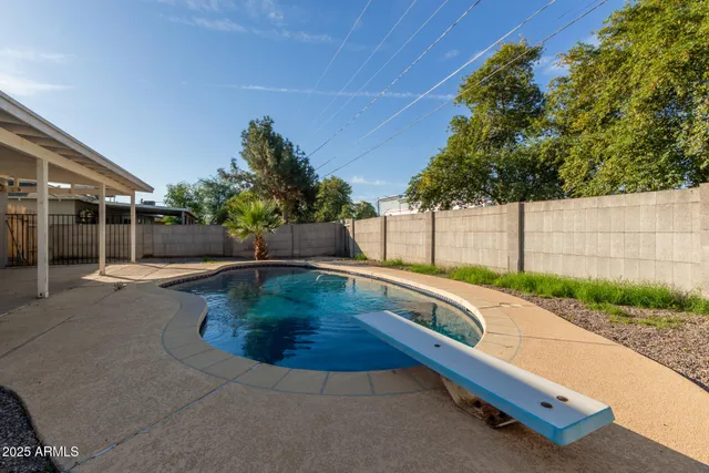 a view of a backyard with table and chairs