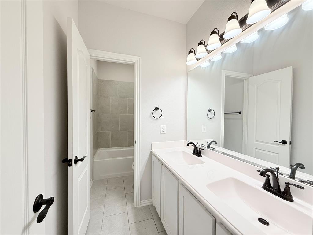 4011 Three Forks Road Kaufman, TX 75142 - Photo 33 of 40 Uptairs Bathroom