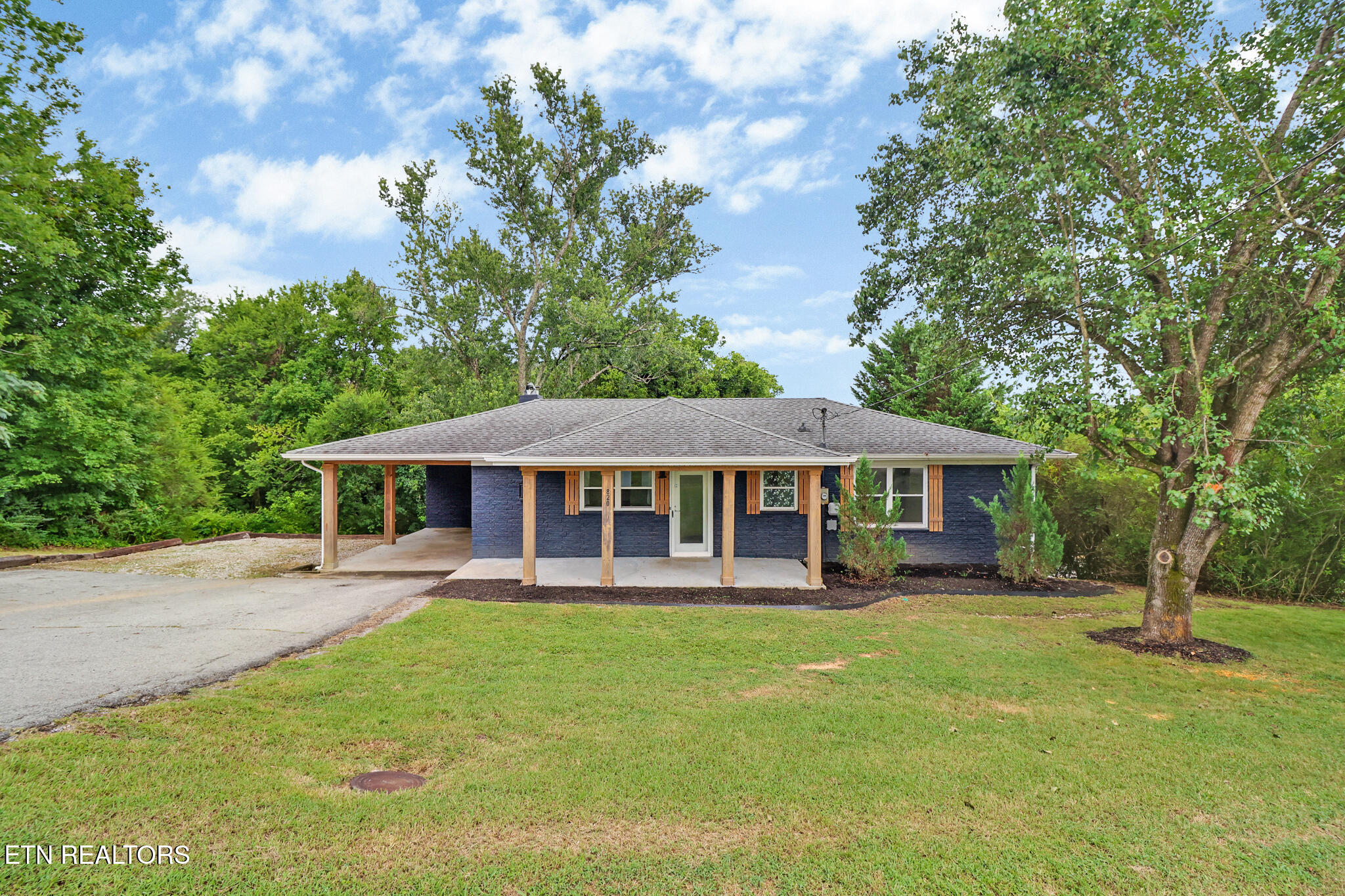 820 Sunset Drive Kingston, TN 37763 - Photo 1 of 37 if1a7165-if1a7169