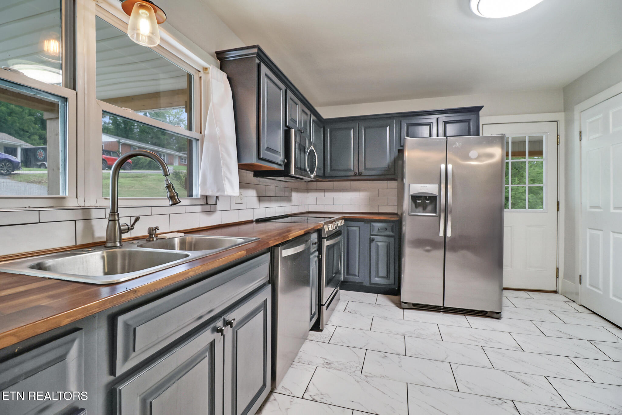 820 Sunset Drive Kingston, TN 37763 - Photo 15 of 37 if1a7230-if1a7234