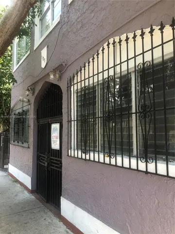 a view of livingroom with furniture