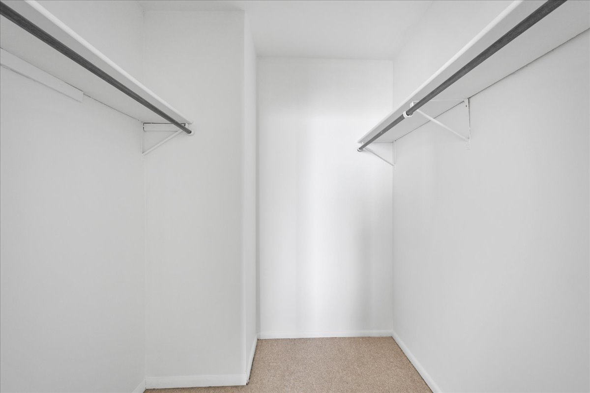 6033 North Sheridan Road, Unit 34M Chicago, IL 60660 - Photo 14 of 48 a view of small space