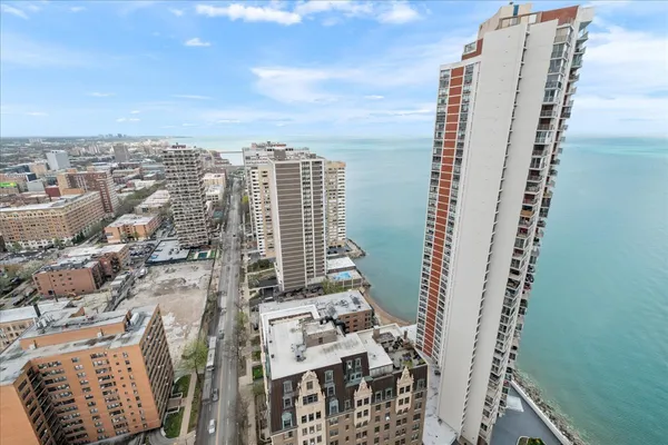 $239,000 | 6033 North Sheridan Road, Unit 34M, Chicago, IL 60660