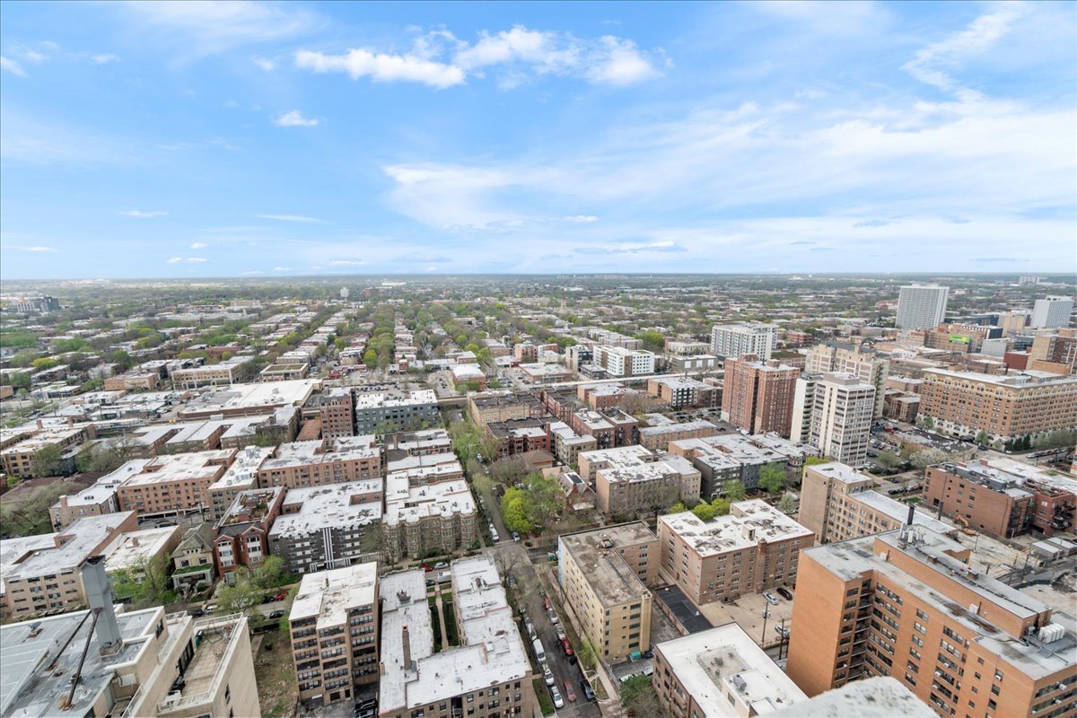 6033 North Sheridan Road, Unit 34M Chicago, IL 60660 - Photo 22 of 48 an aerial view of a city