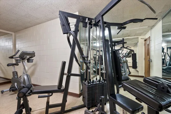 $239,000 | 6033 North Sheridan Road, Unit 34M, Chicago, IL 60660