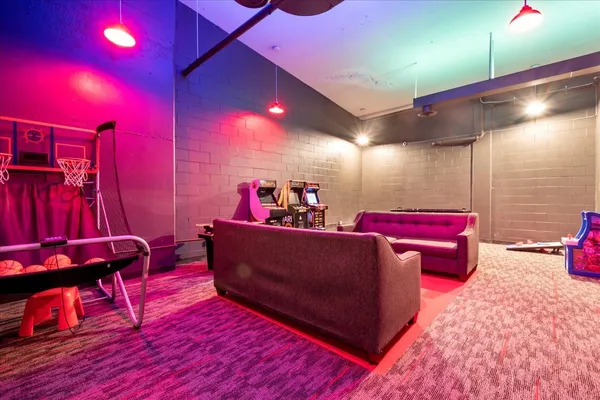 $239,000 | 6033 North Sheridan Road, Unit 34M, Chicago, IL 60660