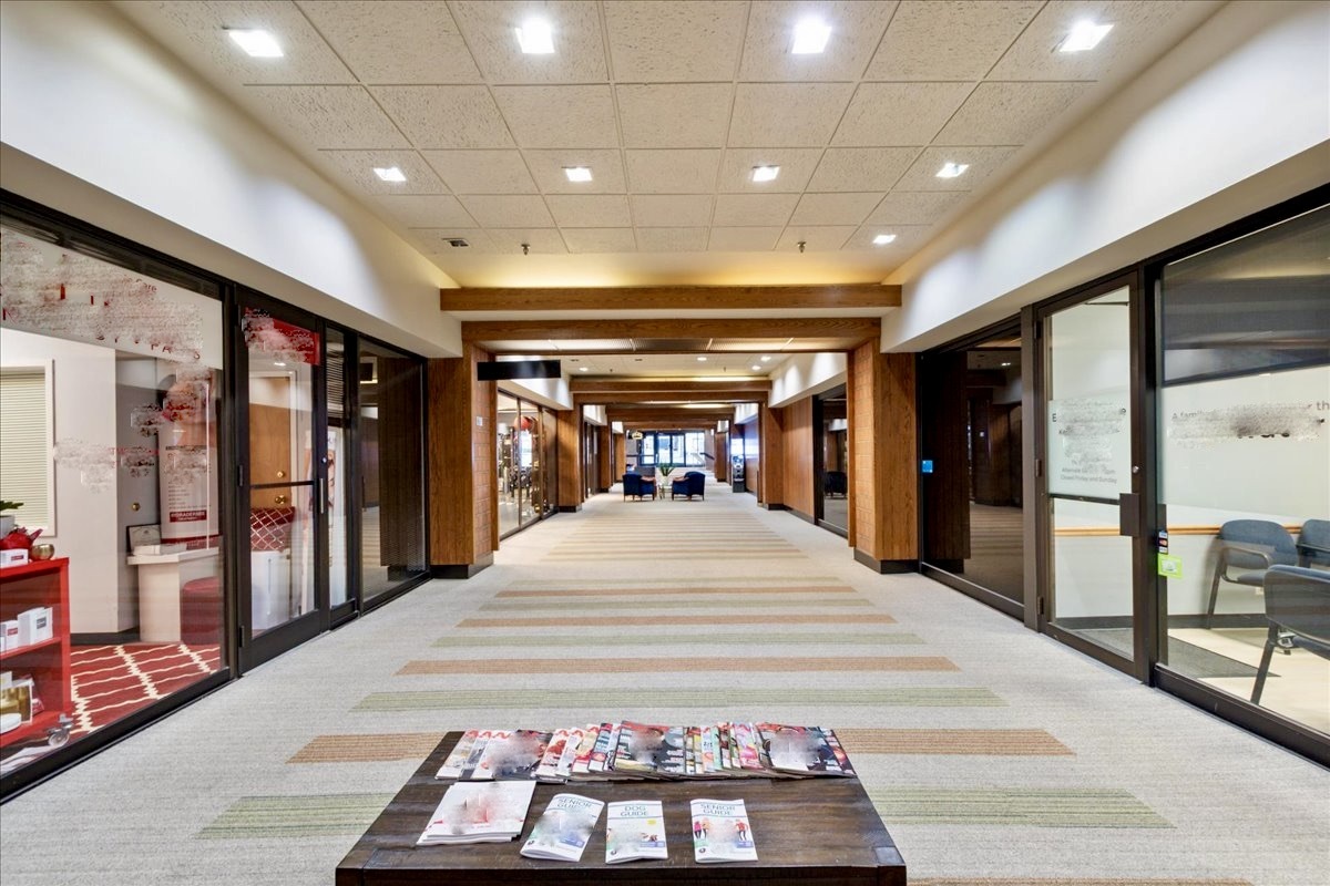 6033 North Sheridan Road, Unit 34M Chicago, IL 60660 - Photo 27 of 48 a very nice looking room with a large bed