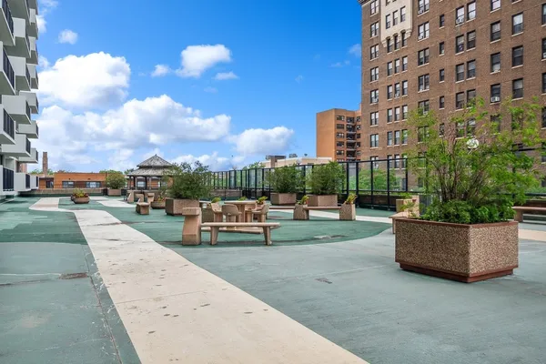 $239,000 | 6033 North Sheridan Road, Unit 34M, Chicago, IL 60660