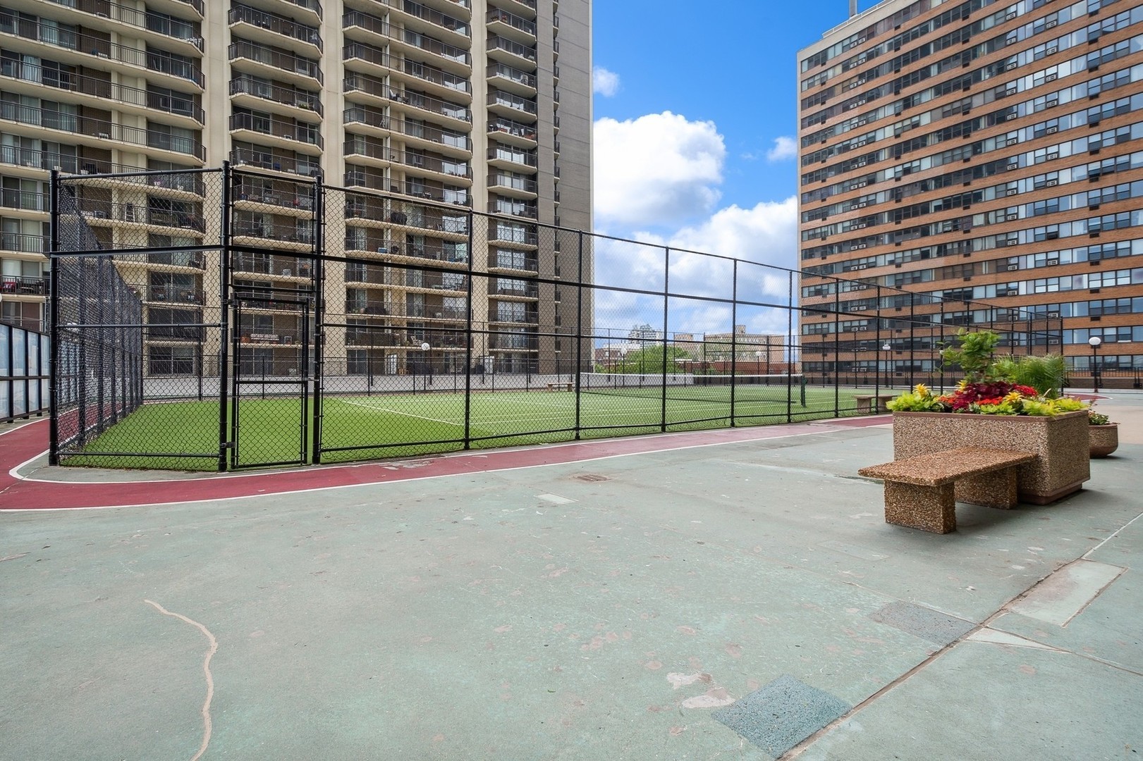 6033 North Sheridan Road, Unit 34M Chicago, IL 60660 - Photo 37 of 48 a view of pool with outdoor seating