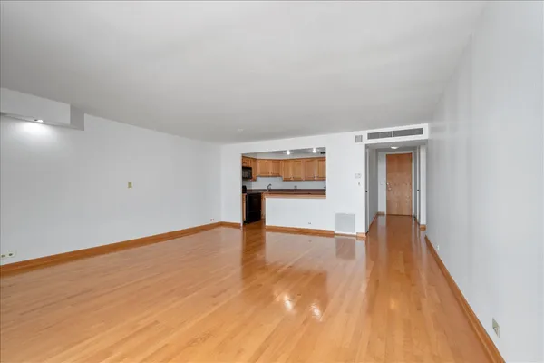 $239,000 | 6033 North Sheridan Road, Unit 34M, Chicago, IL 60660