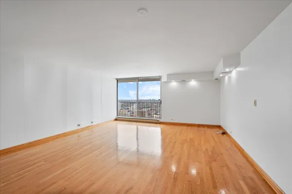 $239,000 | 6033 North Sheridan Road, Unit 34M, Chicago, IL 60660