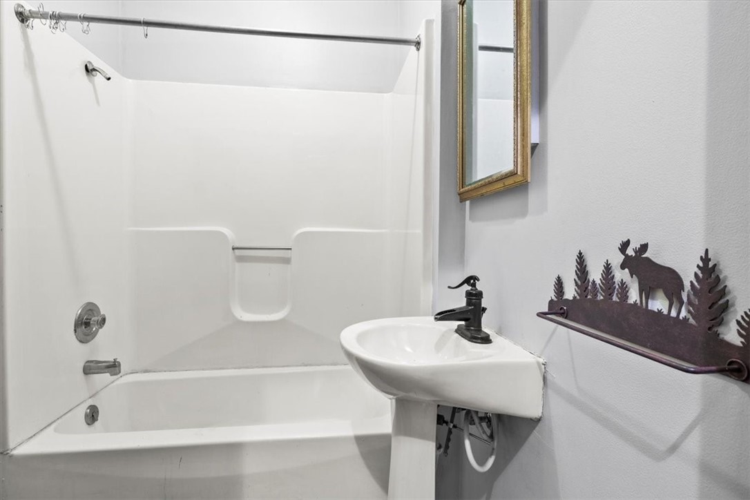 249 Canterbury Road Rochester, NY 14607 - Photo 11 of 36