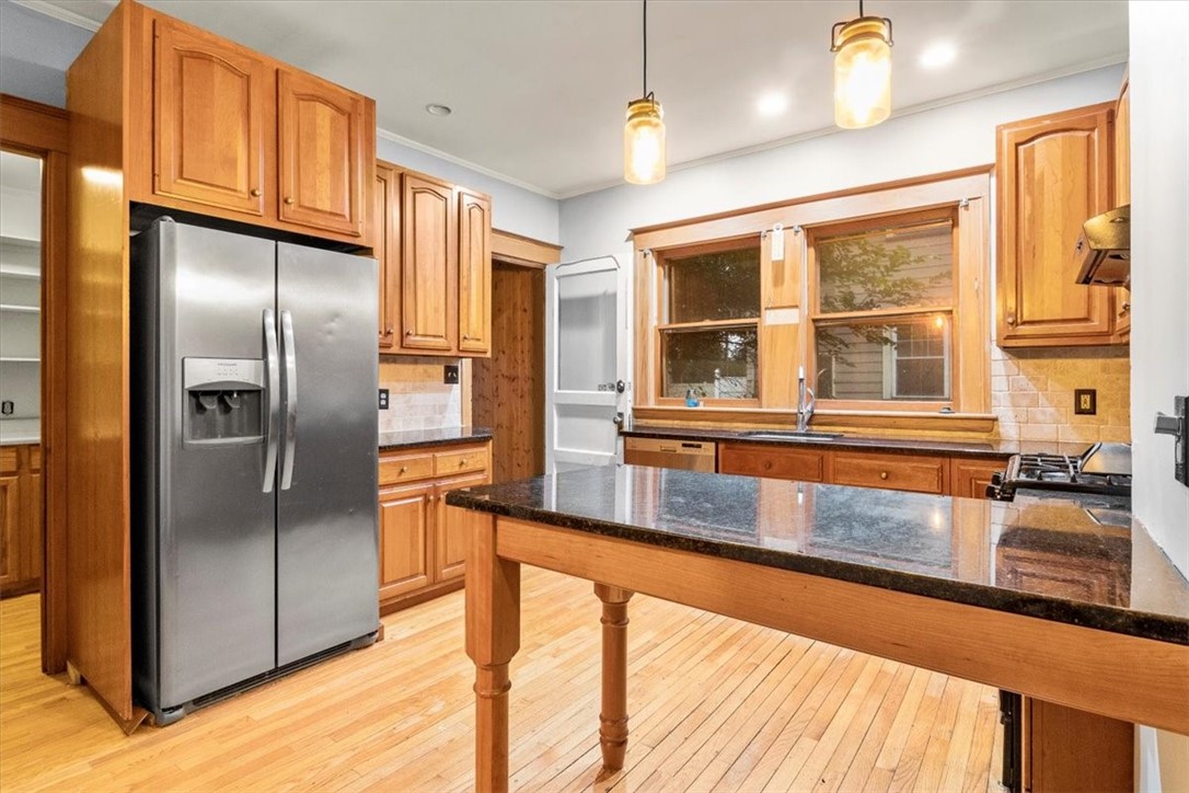 249 Canterbury Road Rochester, NY 14607 - Photo 13 of 36