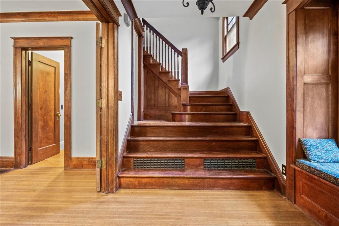 249 Canterbury Road Rochester, NY 14607 - Photo 3 of 36