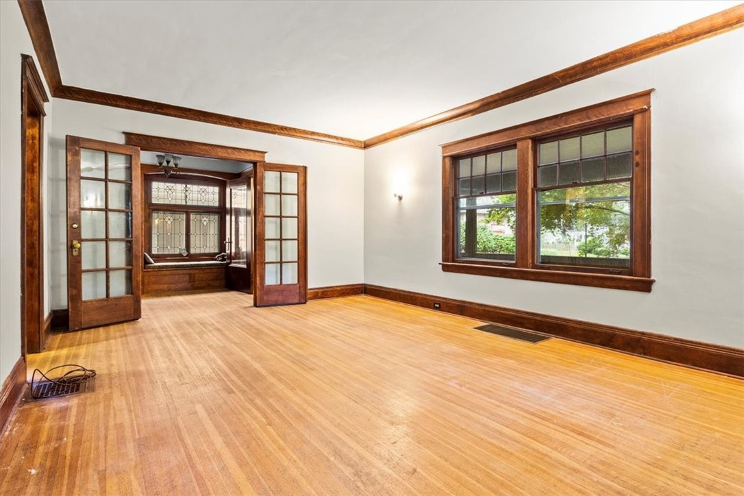 249 Canterbury Road Rochester, NY 14607 - Photo 7 of 36