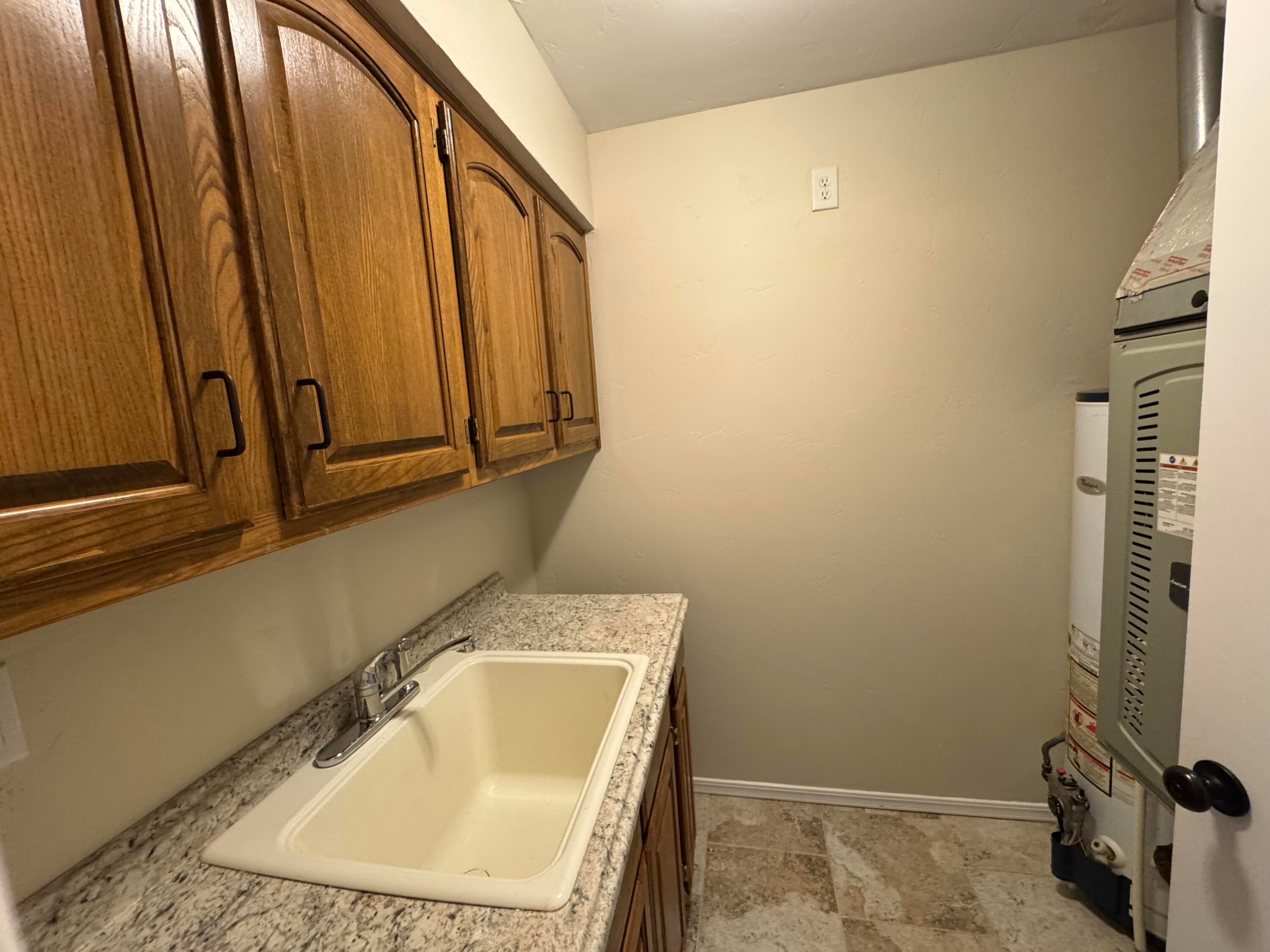 28190 South 630 Road Grove, OK 74344 - Photo 19 of 25 utility room