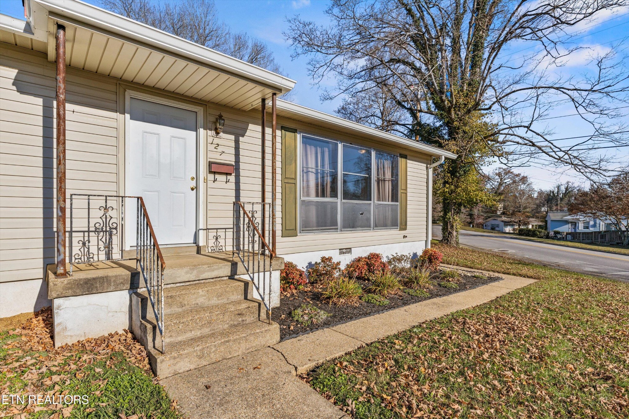 127 Albany Road Oak Ridge, TN 37830 - Photo 3 of 42
