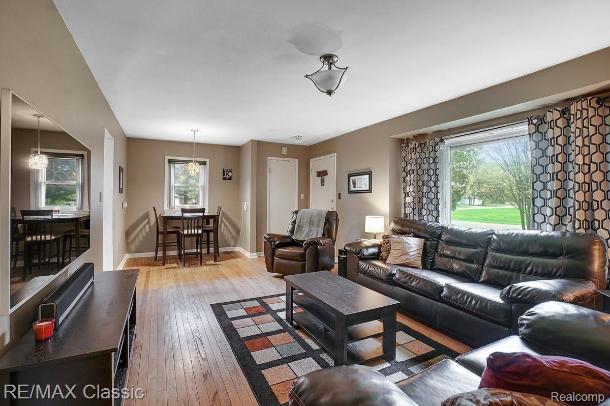 1831 South Commerce Road Walled Lake, MI 48390 - Photo 5 of 23 Large Window - Lots of Natural Light