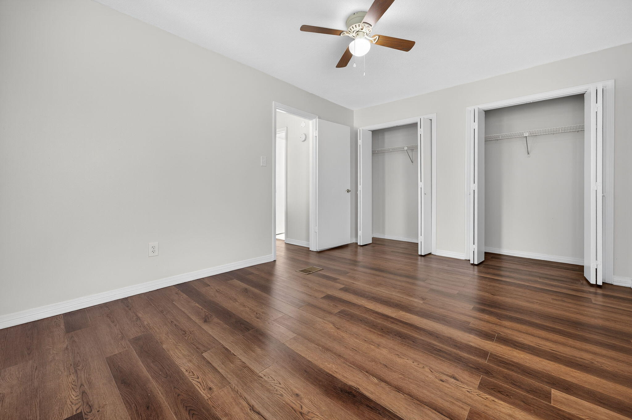 150 Beach Drive Fort Walton Beach, FL 32547 - Photo 40 of 56 a view of empty room with wooden floor