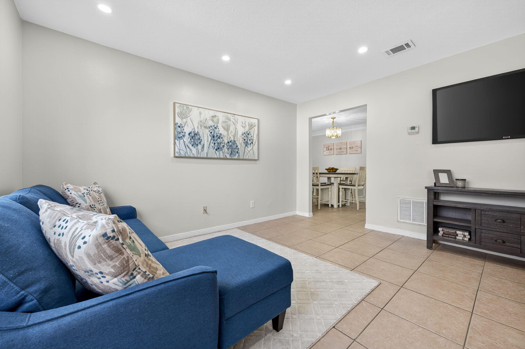 150 Beach Drive Fort Walton Beach, FL 32547 - Photo 6 of 56 a living room with furniture and a flat screen tv