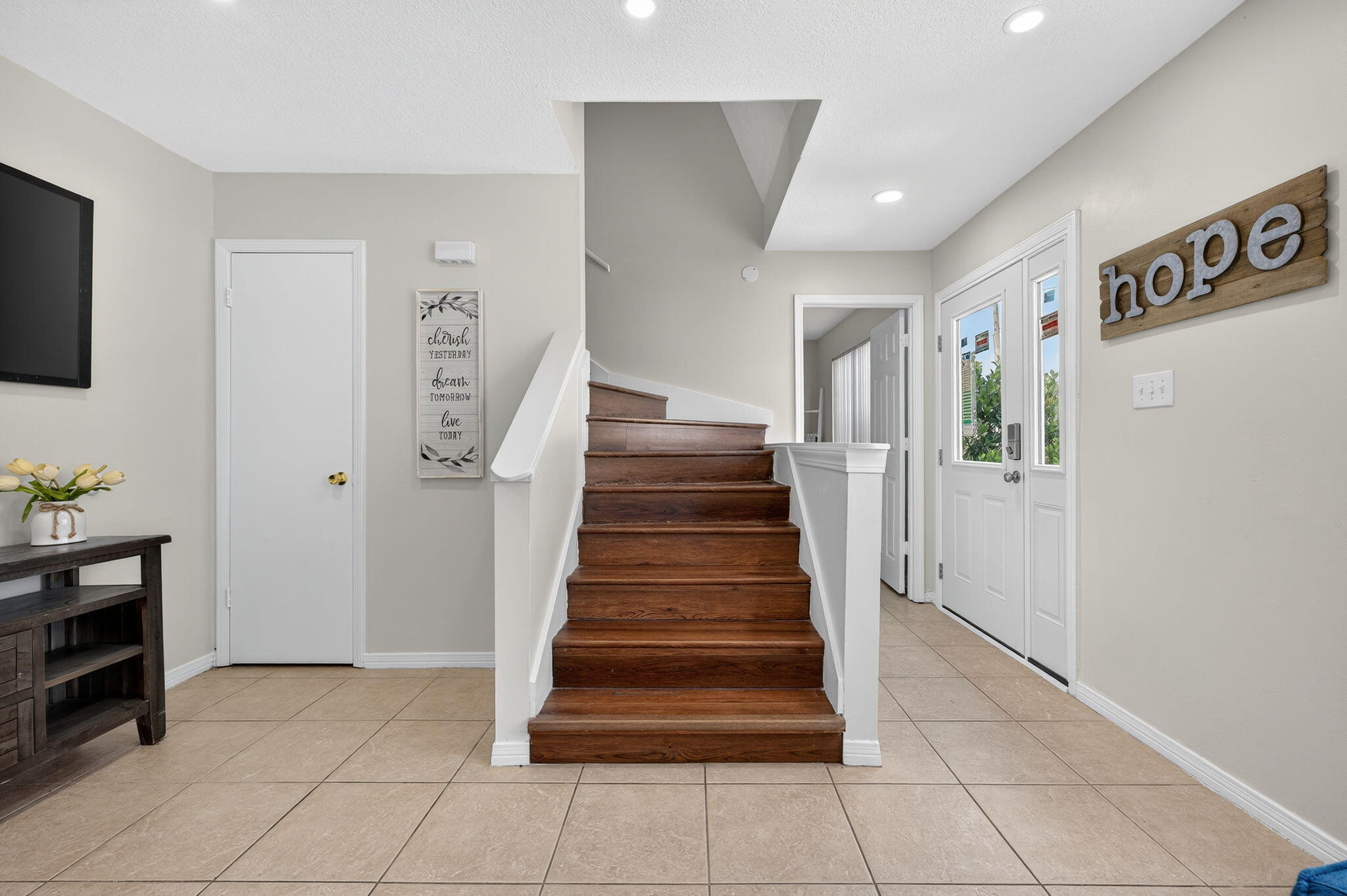 150 Beach Drive Fort Walton Beach, FL 32547 - Photo 8 of 56 a view of entryway and hall