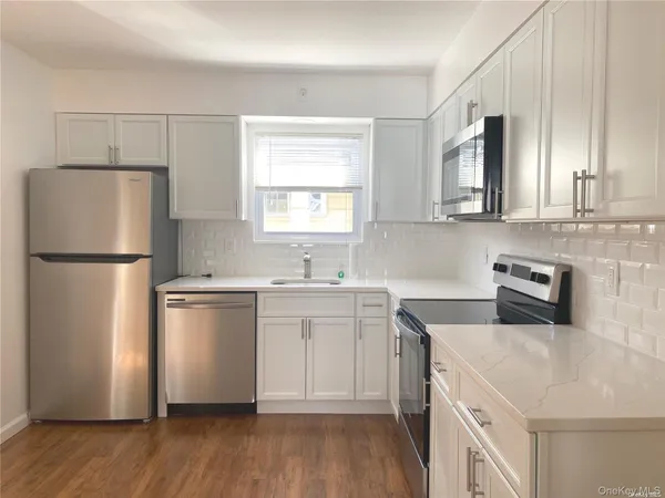 $3,600 | 69 Inwood Road, Unit 2, Port Washington, NY 11050
