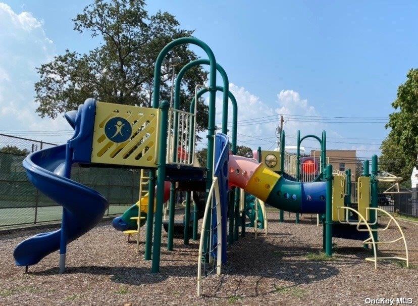 69 Inwood Road, Unit 2 Port Washington, NY 11050 - Photo 14 of 17