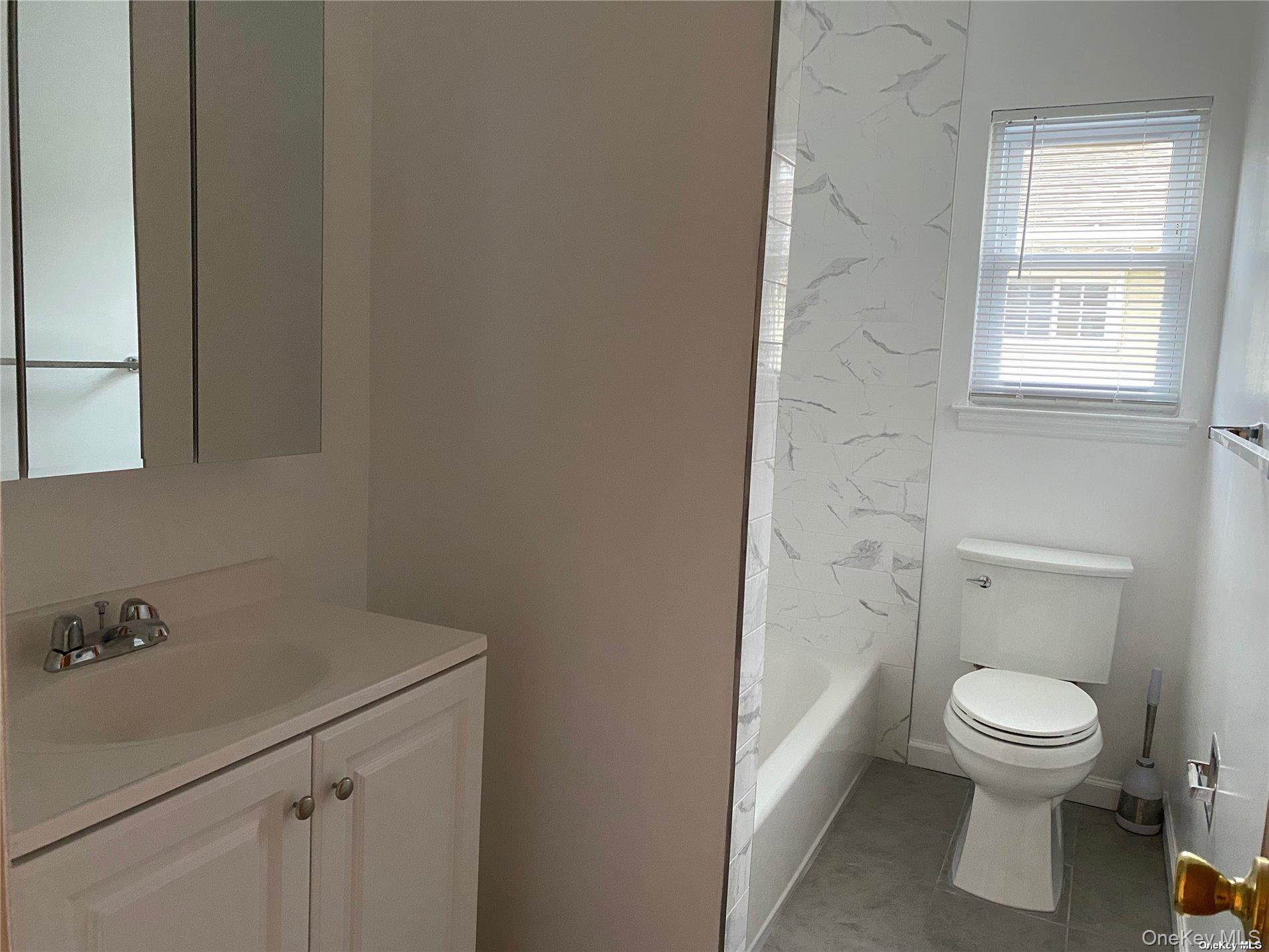 69 Inwood Road, Unit 2 Port Washington, NY 11050 - Photo 9 of 17